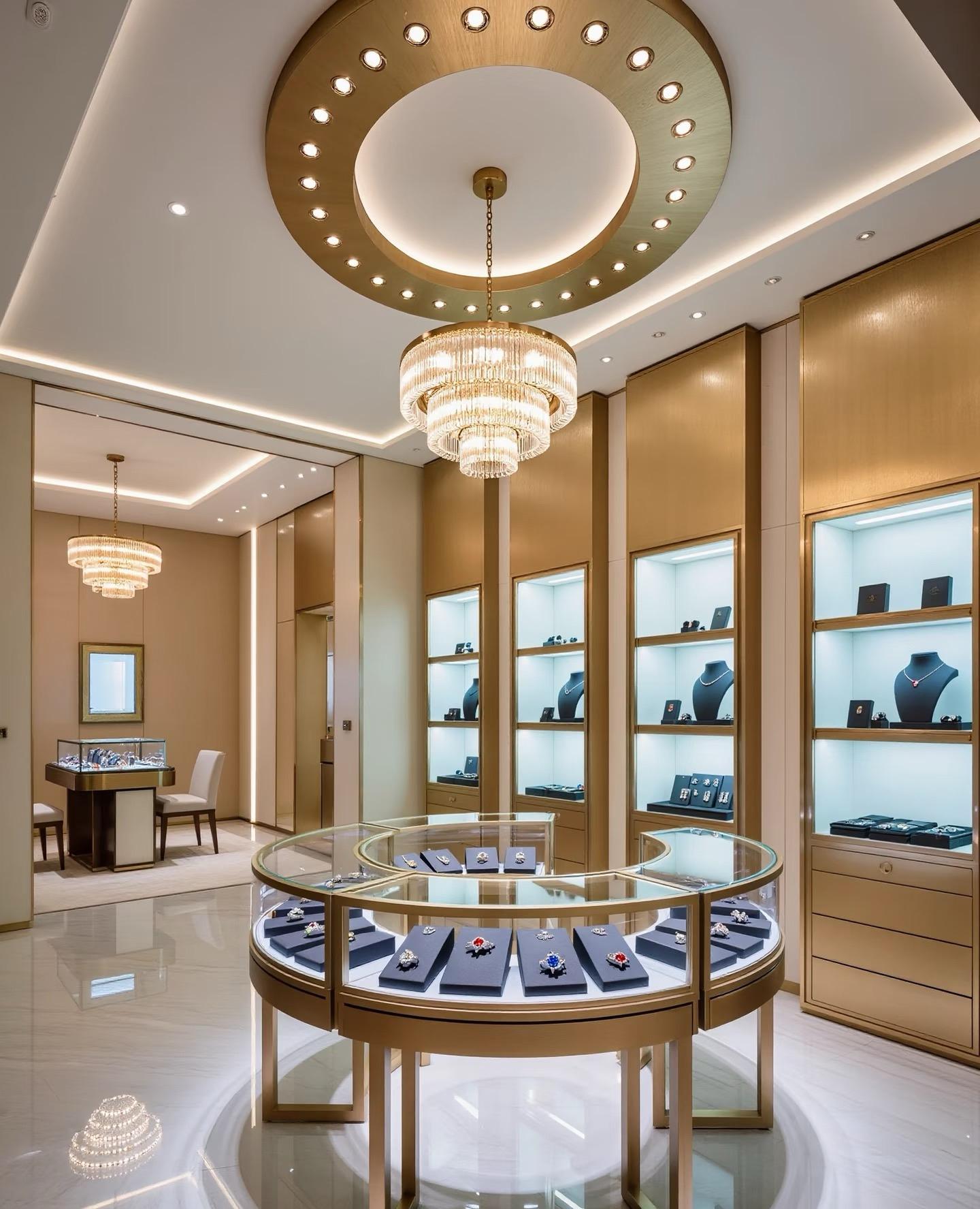 内行人才懂!高端珠宝店和小店的差距,全在展柜细节