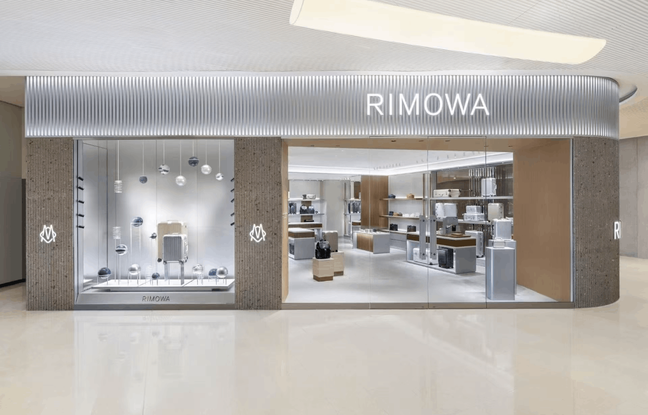 RIMOWA箱包展示柜